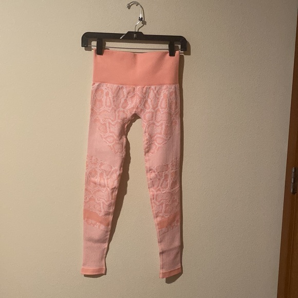 Pink / rose 2 piece set - Picture 3 of 6